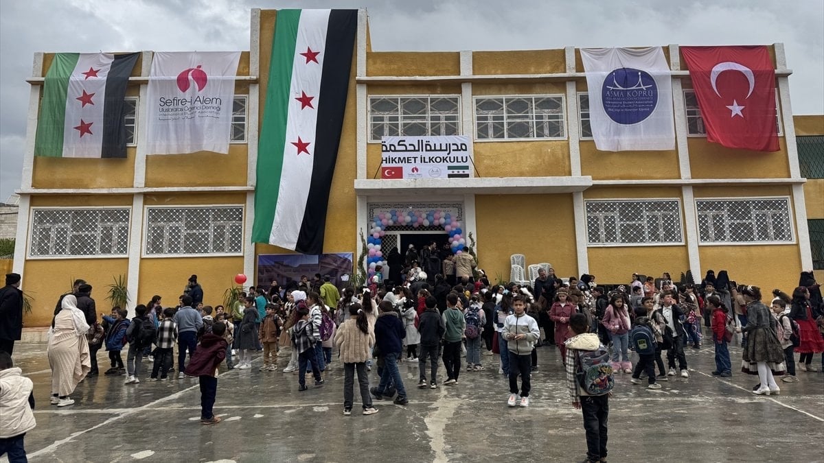 İdlib’de zarar gören okul, Türkiye’nin desteğiyle yeniden eğitime başladı