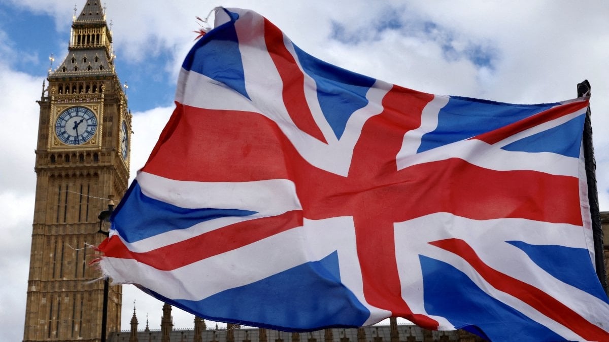 İngiltere’de 2009 sonrası doğanlara ömür boyu sigara satış yasağı