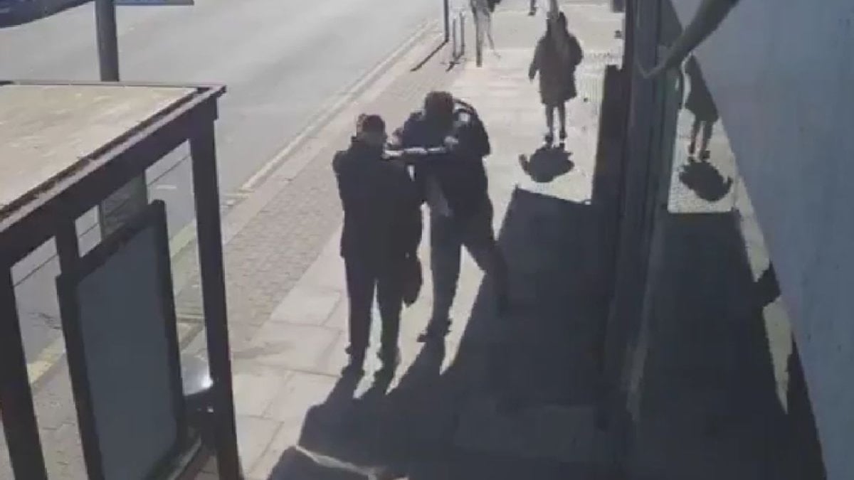 İngiltere’nin başkenti Londra’da Yahudilere yönelik bıçaklı saldırı