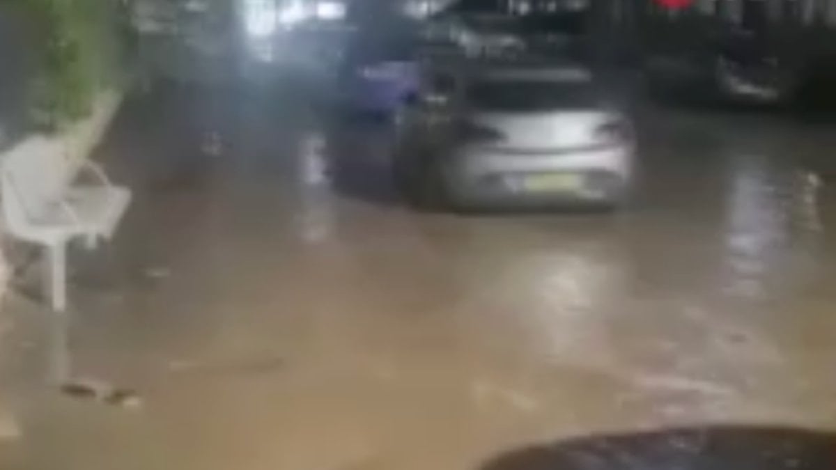 İran, İsrail’de su şebekesini vurdu: Şehir su altında kaldı
