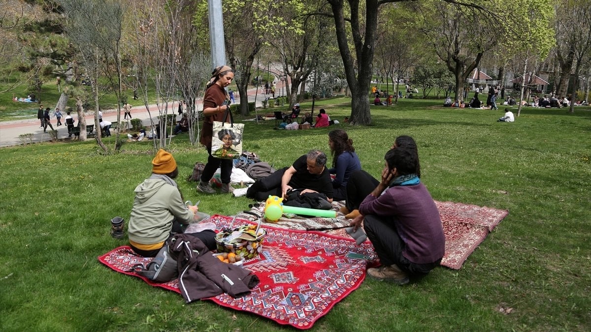 İran’ın Tabiat Günü: Tahran’da halk savaşa rağmen kutlama yaptı