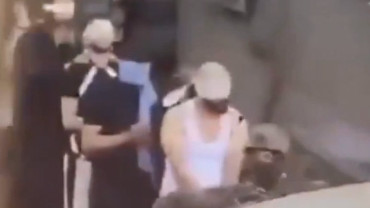 İsrail ordusu, Filistinli gençleri gözaltına aldı