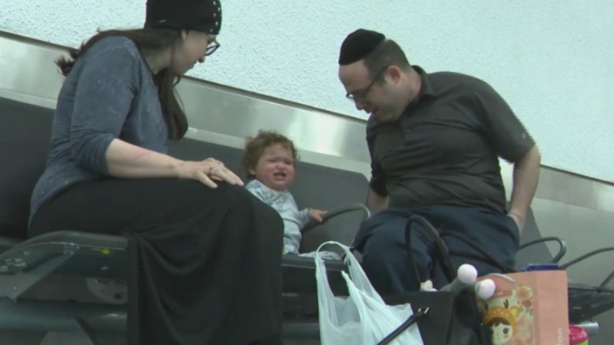 İsrailli ailenin kokusu tüm uçağı sardı, yolcular fenalık geçirdi