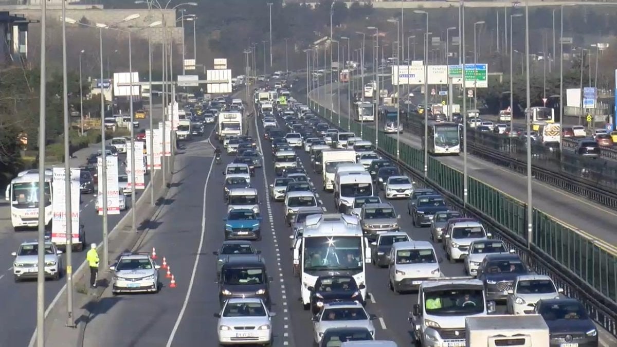 İstanbul’da haftanın ilk iş gününde trafik yoğunluğu
