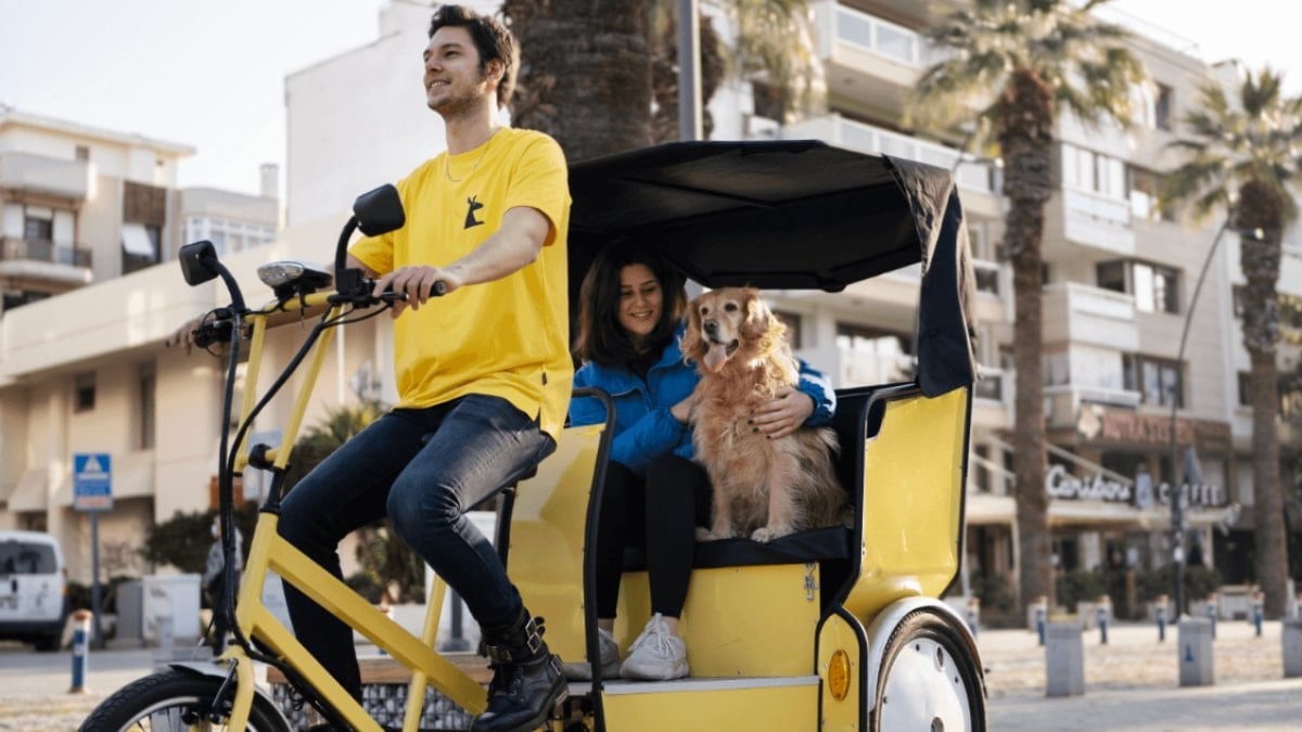 İzmir’deki bisiklet taksiler Hindistan’ı andırdı