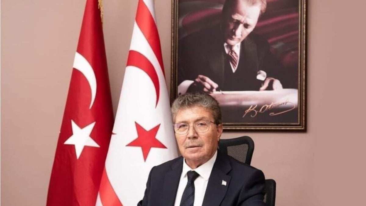 KKTC Başbakanı Üstel, Türkiye ve KKTC bayraklarının yakılmasını kınadı