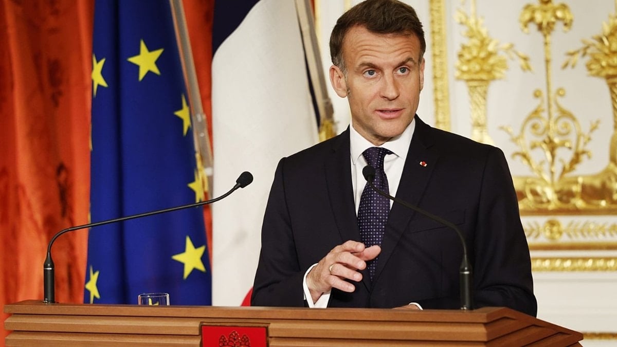 Macron: Hürmüz’e askeri müdahale gerçekçi değil