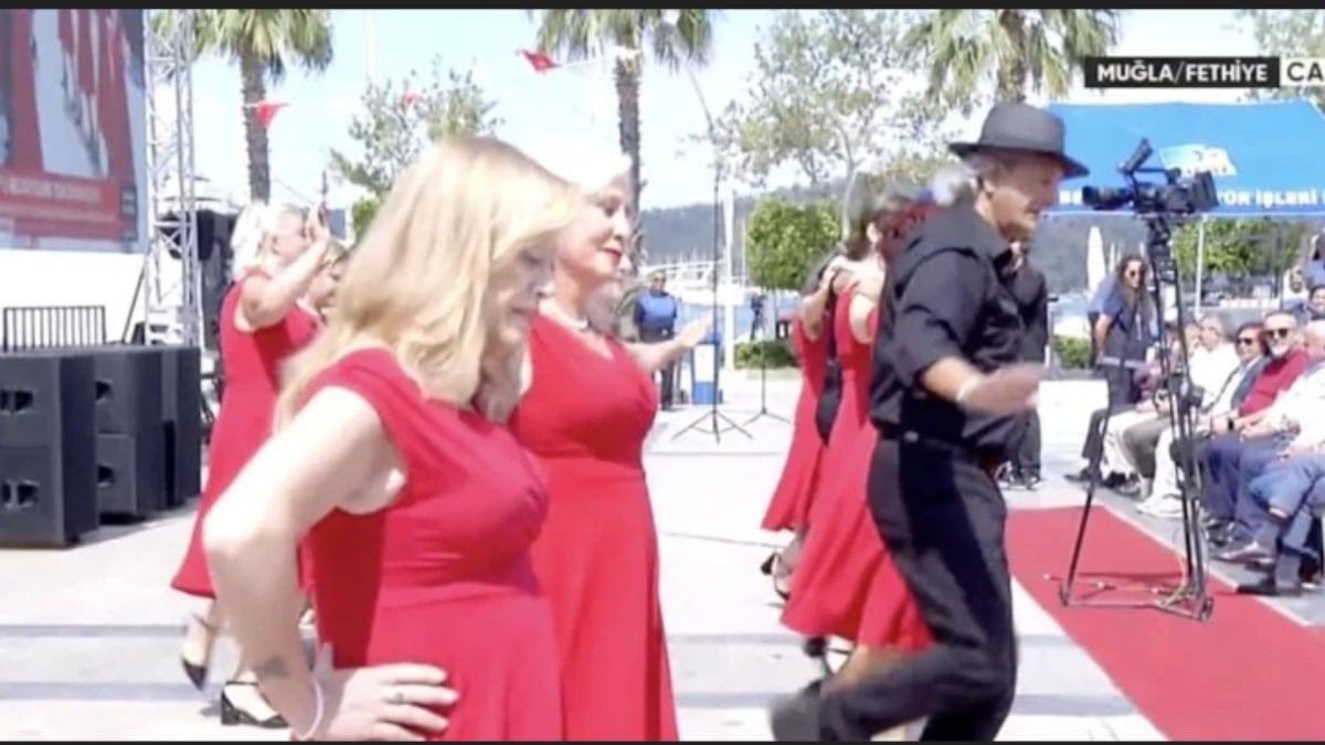 Mehtere sırt çeviren CHP’nin sirtaki gösterileri