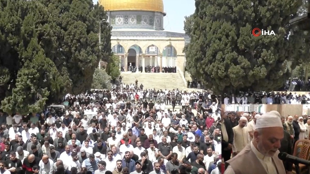 Mescid-i Aksa’da cuma namazı: 75 bin kişiyle eda edildi