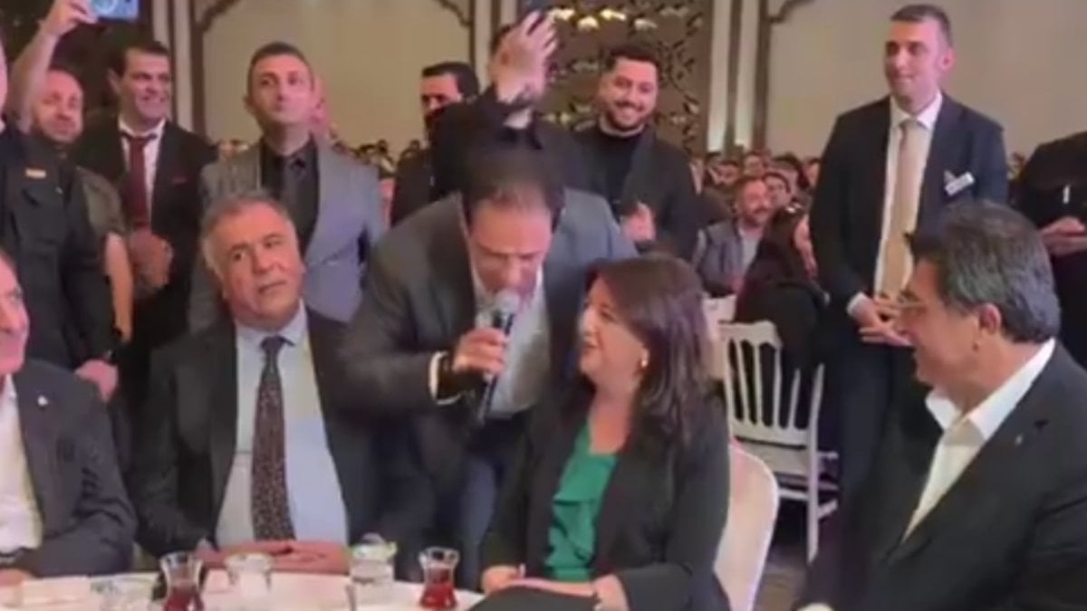 Pervin Buldan, “Kardeşlik Türküsü”ne eşlik etti