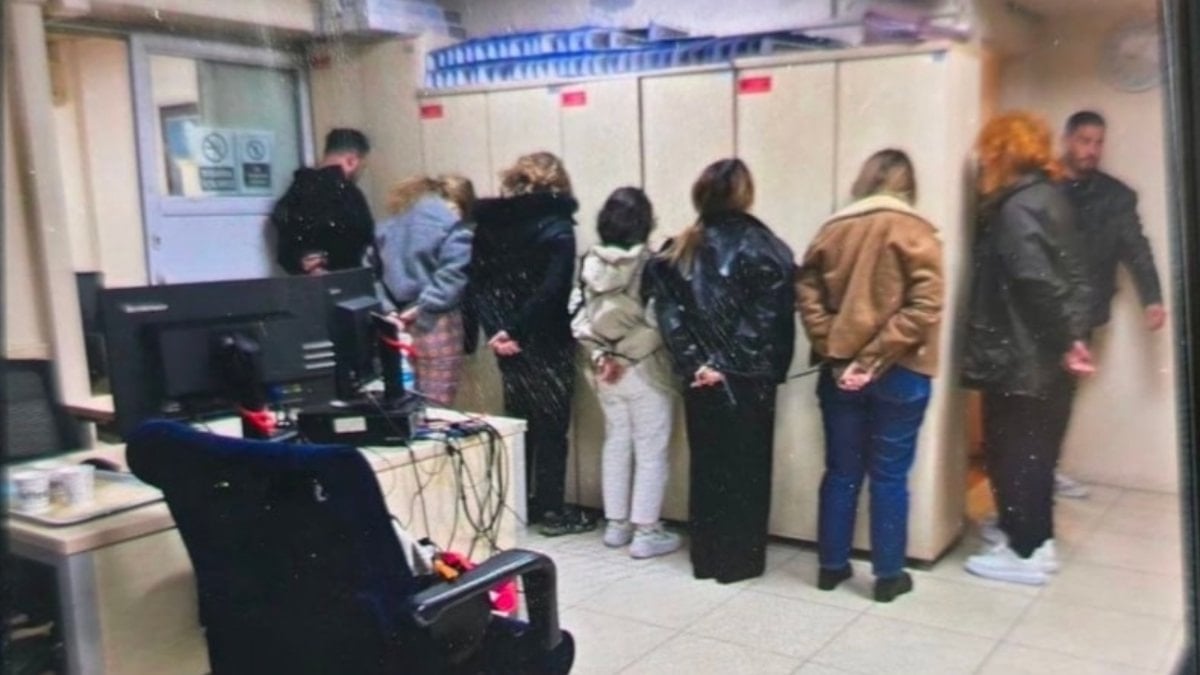 Polisle dalga geçen plaza çalışanlarına 5 yıl hapis istendi