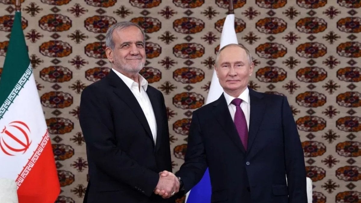 Putin ile İran Cumhurbaşkanı Pezeşkiyan telefonda görüştü