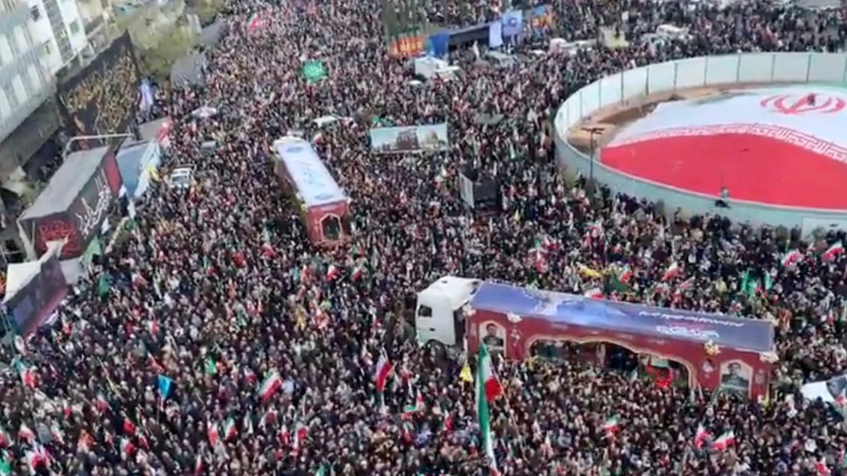 Tahran’da hayatını kaybeden denizciler için cenaze töreni düzenlendi