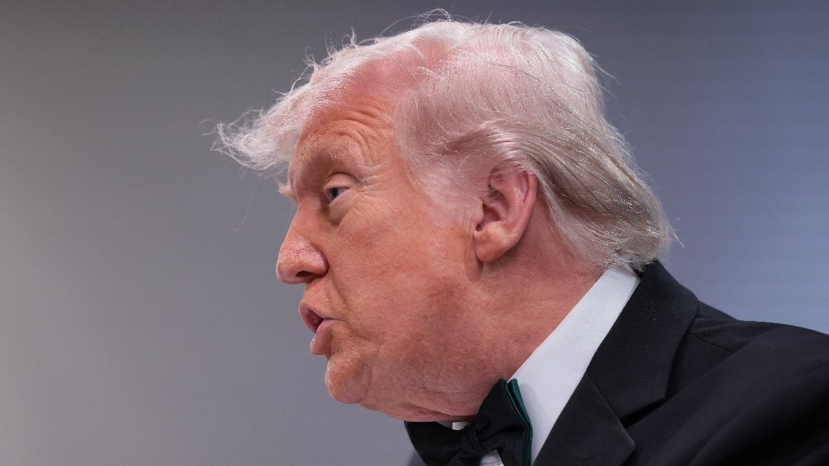 Trump paylaştı: Silahlı saldırganın salona girdiği anlar