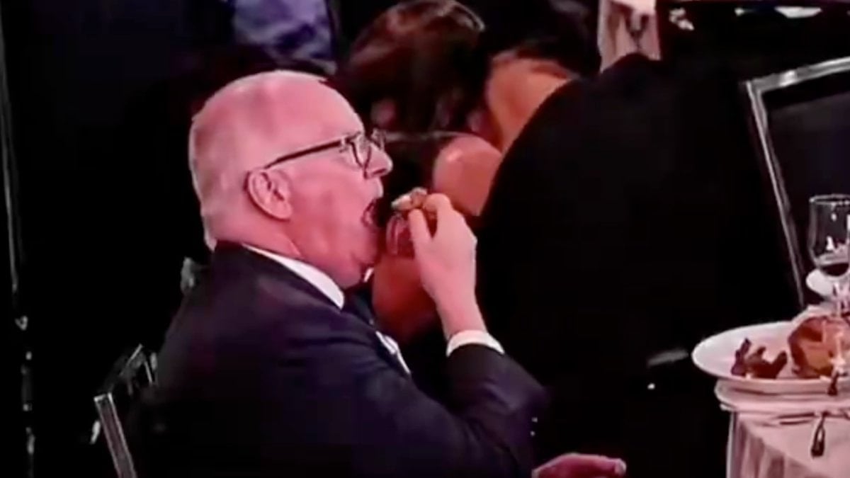 Trump’a saldırı girişiminde herkes ayrı telden çaldı: Biri alkol çaldı, diğeri yemeğine devam etti