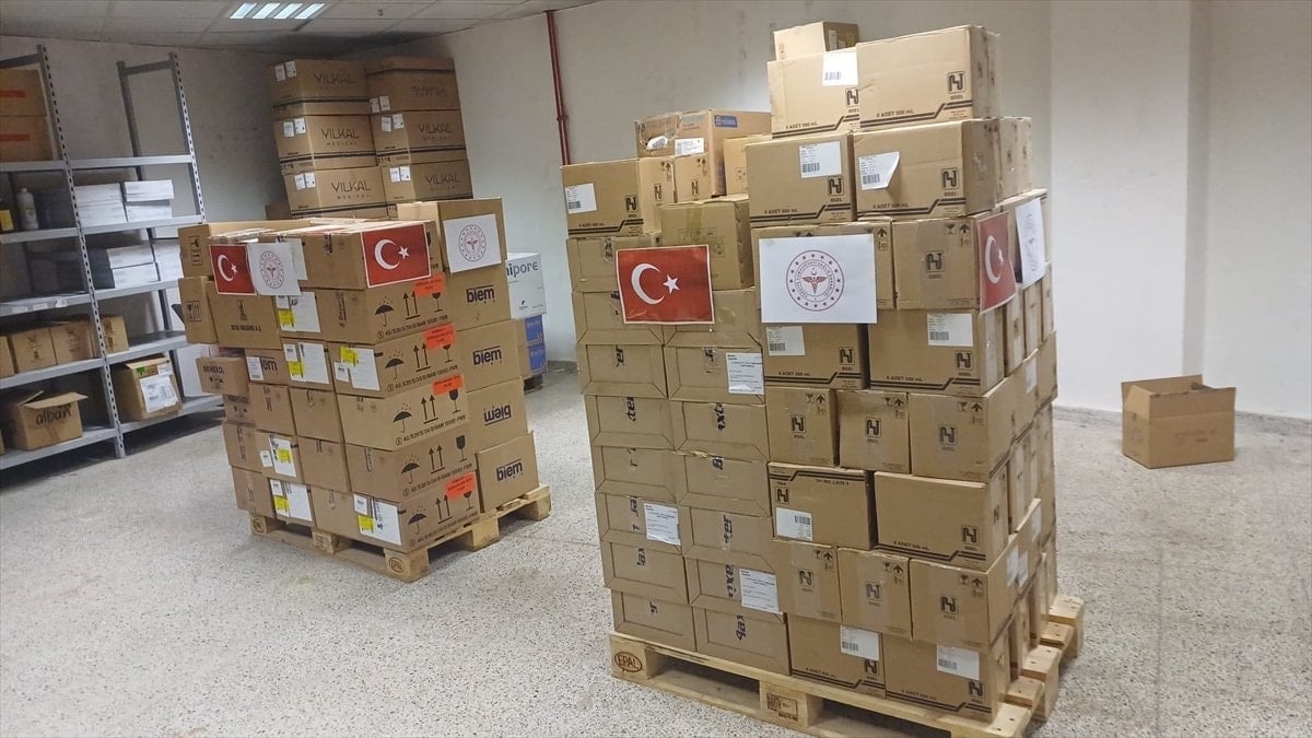 Türkiye’den İran’a tıbbi malzeme yardımı