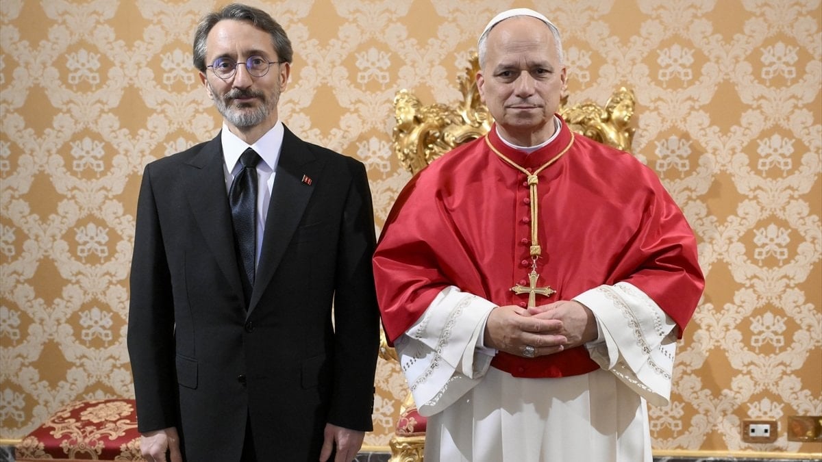 Vatikan Büyükelçisi Fahrettin Altun, güven mektubunu Papa’ya sundu