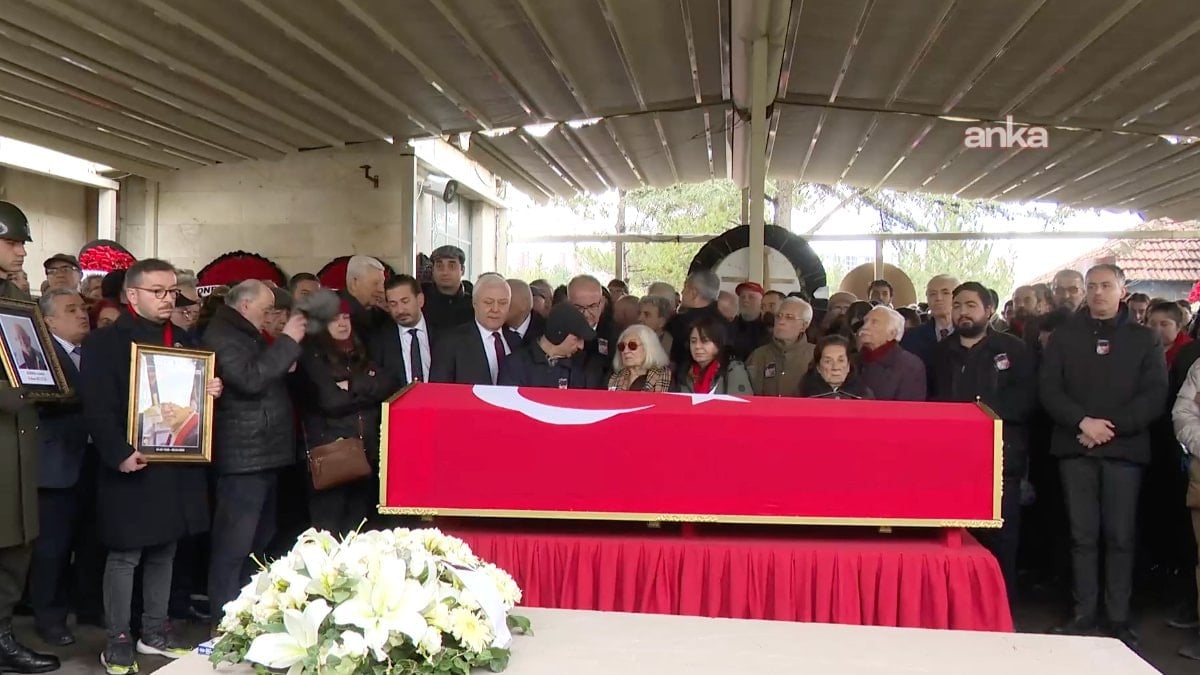 Yalçın Küçük son yolculuğuna uğurlanıyor