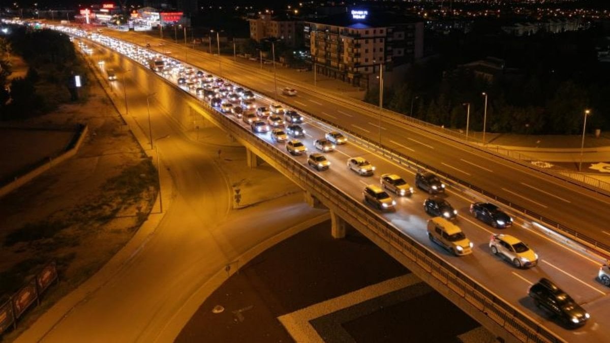 43 ilin geçiş noktası Kırıkkale’de gece saatlerinde yoğunluk zirve yaptı