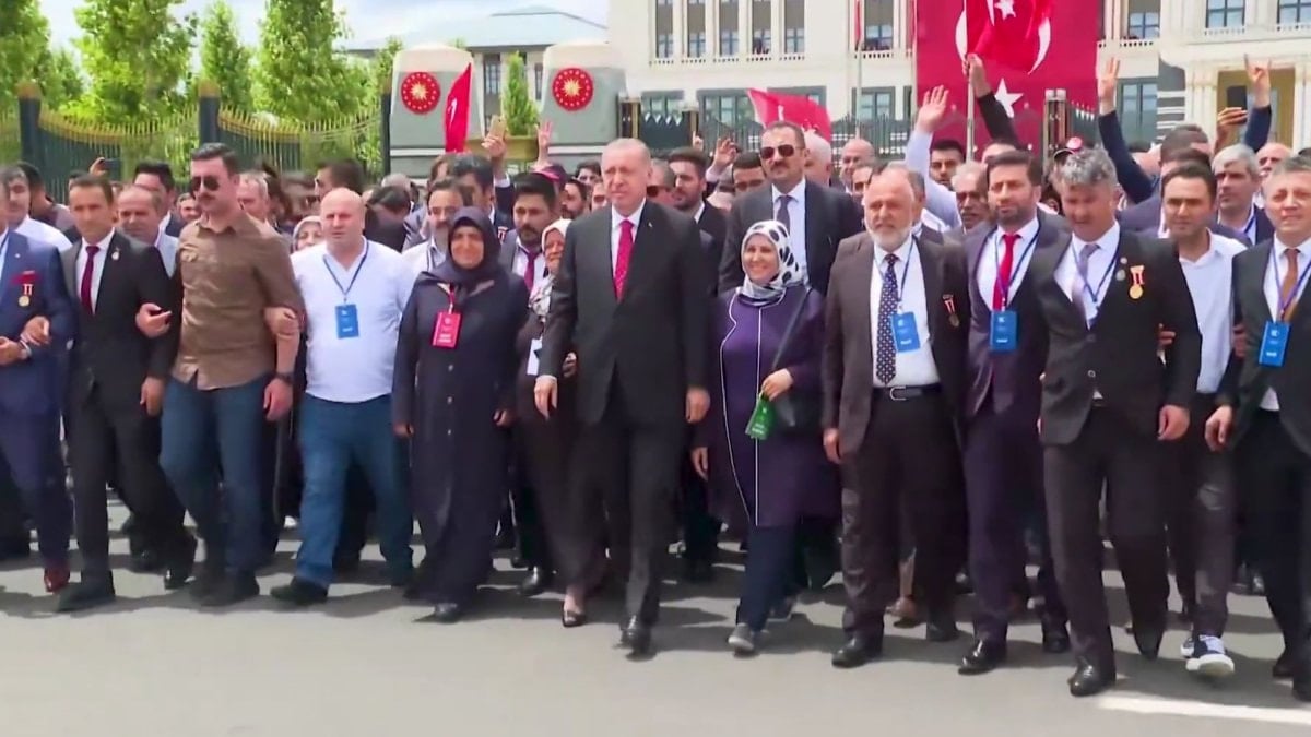AK Parti’den yeni paylaşım: Daima milletle