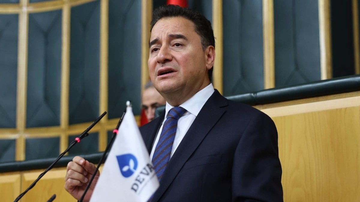 Ali Babacan’dan CHP’ye rozet eleştirisi
