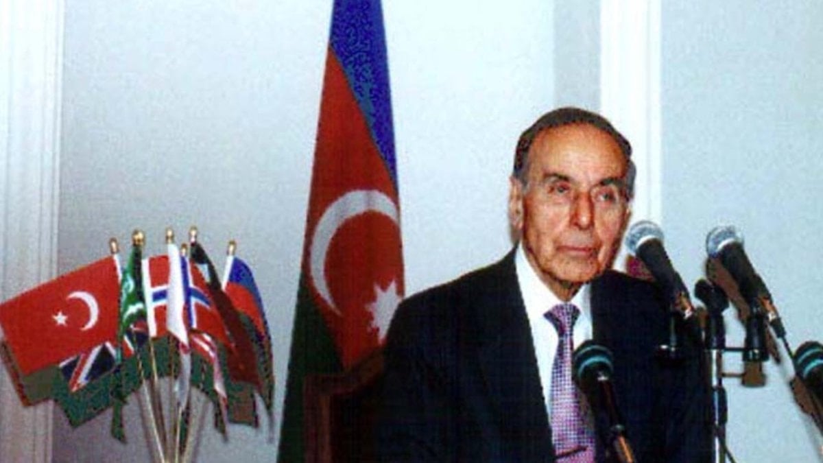 Azerbaycan’ın ulusal lideri Haydar Aliyev, doğumunun 103. yılında anıldı