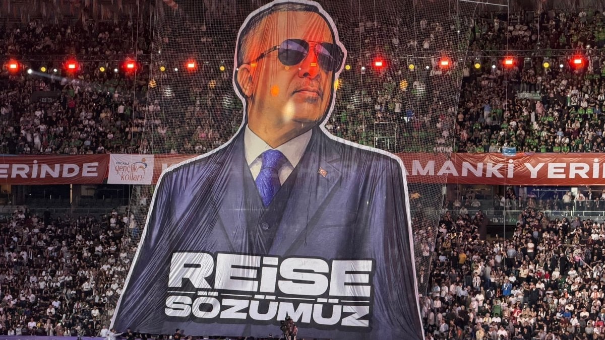 Bir Gençlik Şöleni’nde ilk defa çaldı: AK Gençlik’ten ‘İyi ki varsın Erdoğan’ parçası