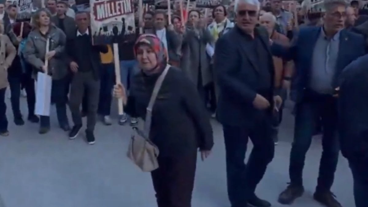 Burcu Köksal’ın AK Parti’ye geçeceği iddiaları sonrası CHP’li kadın sinir krizi geçirdi