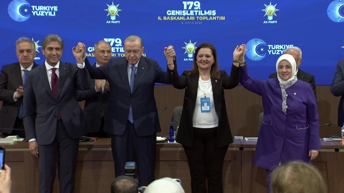 Burcu Köksal’ın ilk sözleri: Ailenin kutsallığına inananlarla yol yürüyeceğim