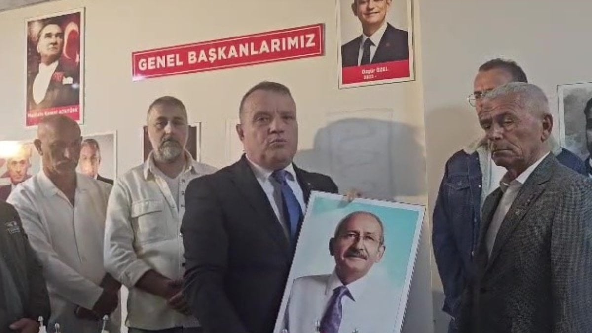CHP Akçakoca parti binasından Kılıçdaroğlu’nun fotoğrafı kaldırıldı