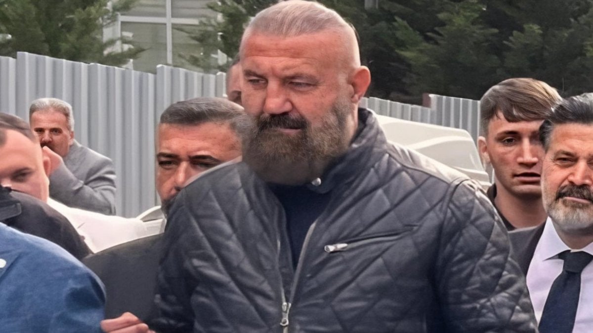 CHP Genel Merkezi’ndeki kriz devam ediyor: ‘Mafya’ dedikleri milli güreşçi çıktı