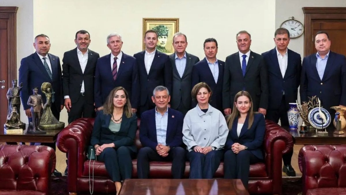 CHP’li Büyükşehir Belediye Başkanları’ndan, Özgür Özel’e destek açıklaması
