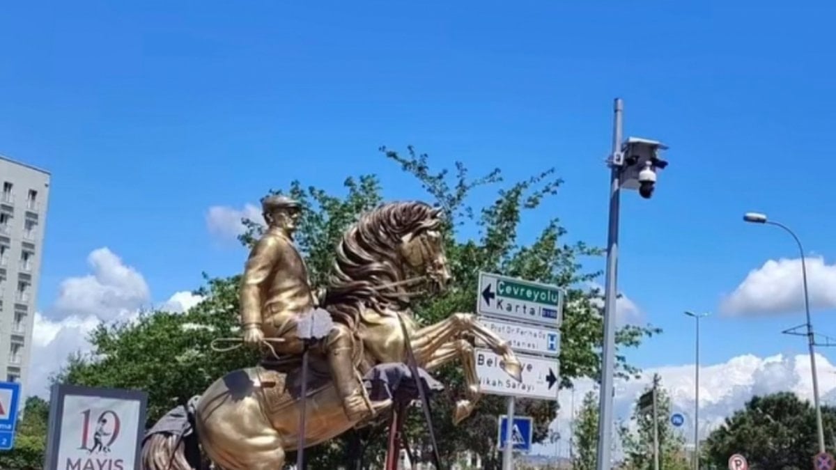 CHP’li Sancaktepe Belediyesi’nden heykel hizmeti