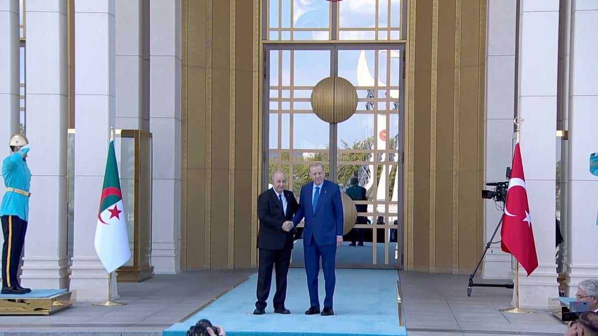 Cumhurbaşkanı Erdoğan, Cezayir Cumhurbaşkanı’nı resmi törenle karşıladı
