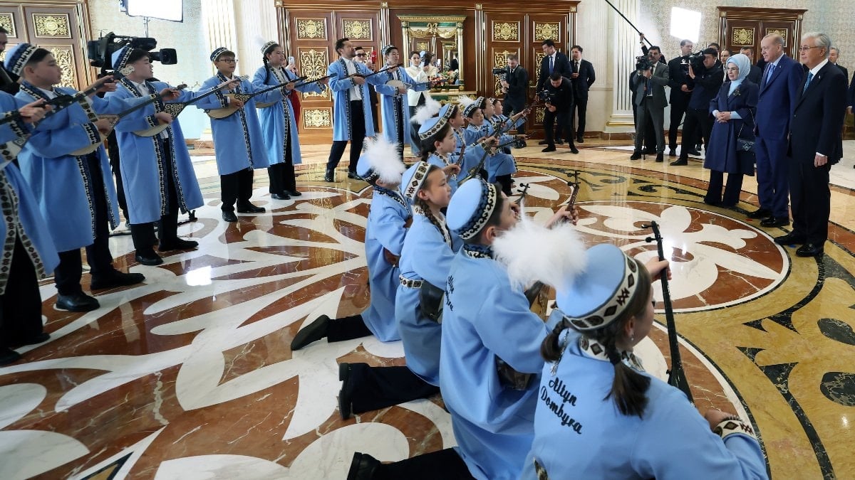 Cumhurbaşkanı Erdoğan’a Kazakistan’da Dombra sürprizi