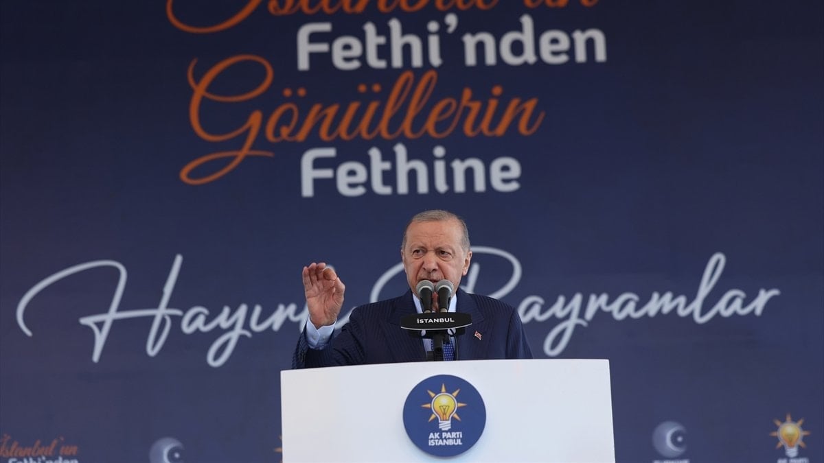 Cumhurbaşkanı Erdoğan’a özel hazırlanan miğfer hediye edildi