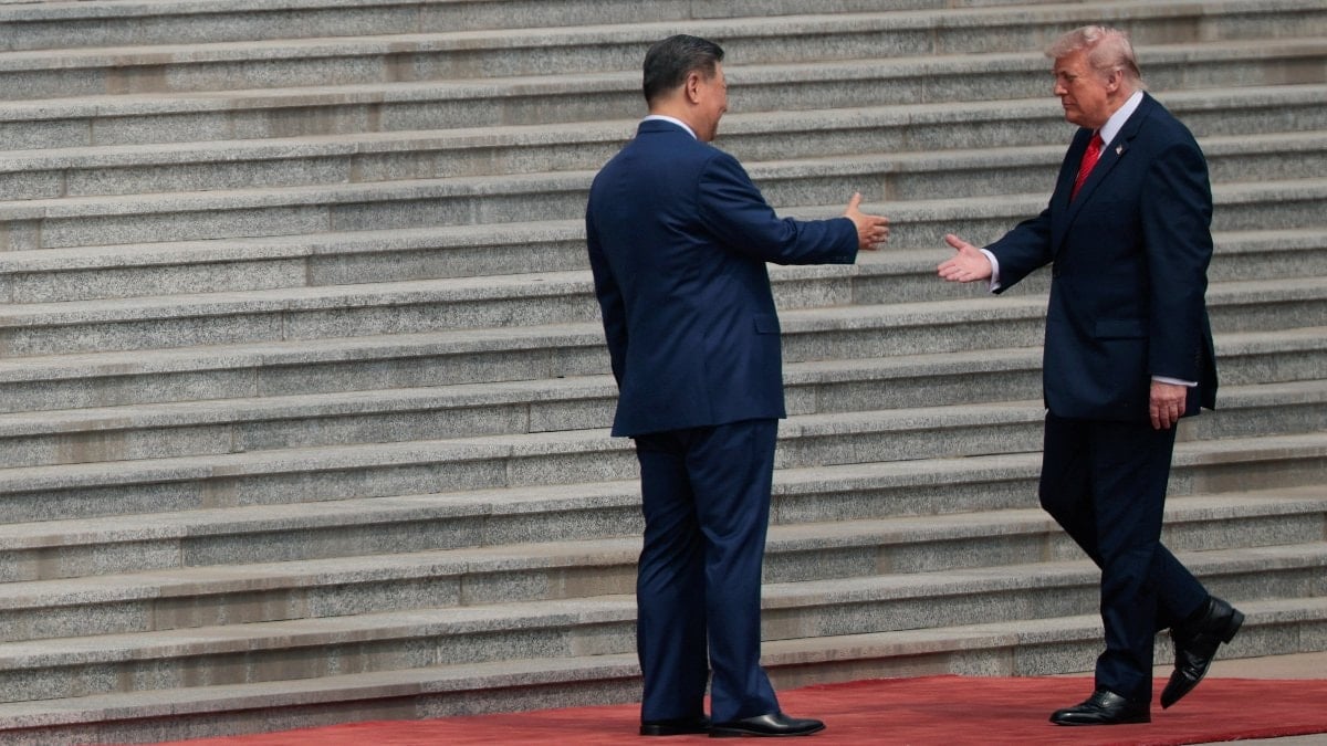 Donald Trump ile Şi Jinping Pekin’de bir araya geldi: Gözler kritik zirvede