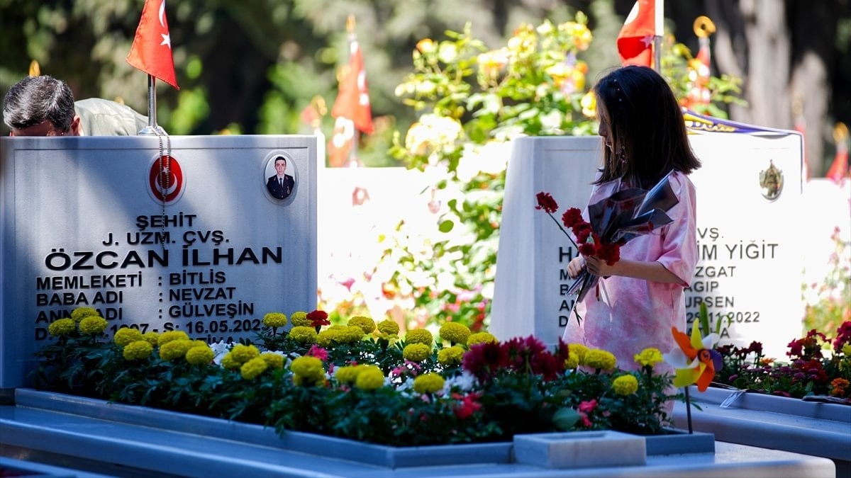 Edirnekapı Şehitliği’nde buruk bayram: Vatanımız sağ olsun