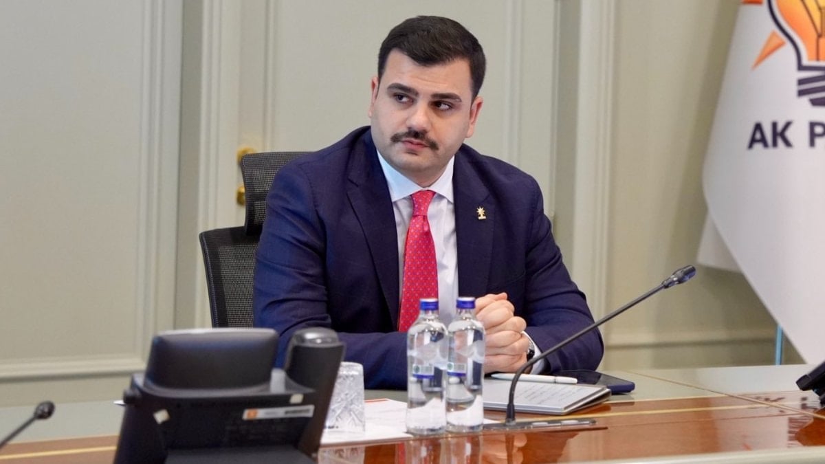 Eyyüp Kadir İnan’dan Özgür Özel’e: Beni sarhoş kafayla ayar verdiğin arkadaşlarınla karıştırma