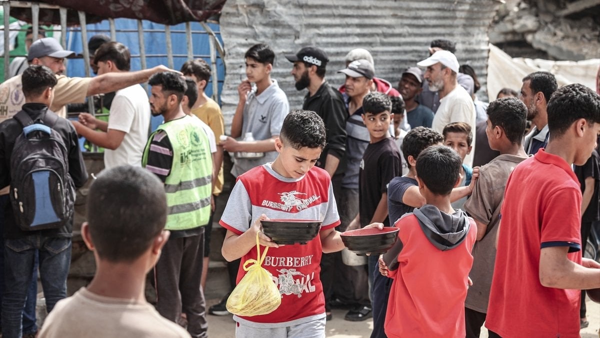 Filistin hükümeti, Gazze’de 1,6 milyon kişinin kıtlık riski altında olduğunu duyurdu