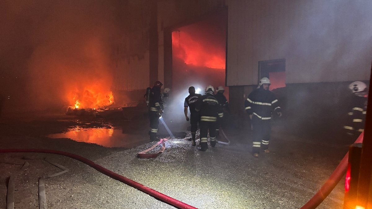 Gaziantep’te mobilya fabrikasında yangın