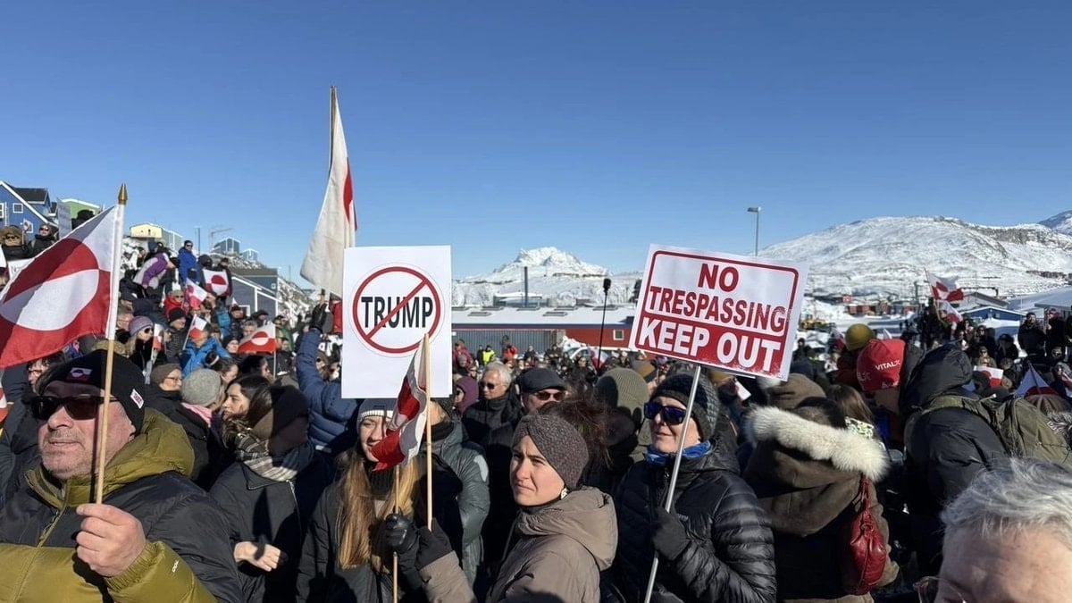 Grönland’da ABD konsolosluğu önünde protesto
