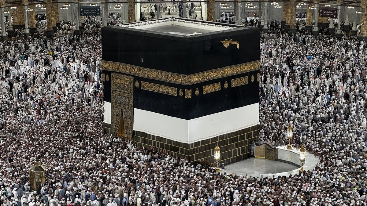 Hacılar Kabe’ye veda ediyor