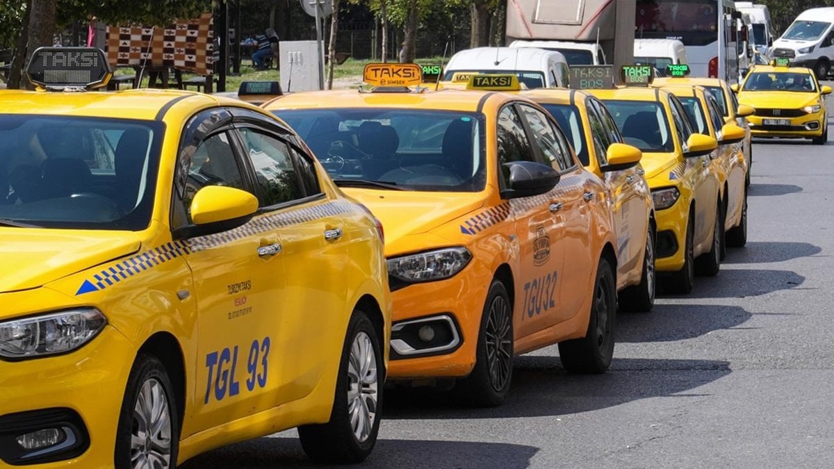 İstanbul’a gelen Aston Villa taraftarından uyarı: Sarı taksilere binmeyin