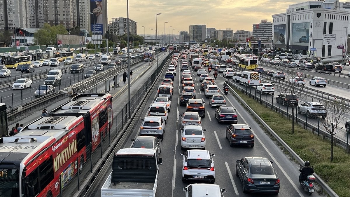 İstanbul’da trafik yoğunluğu akşam saatlerinde yüzde 87’ye kadar çıktı