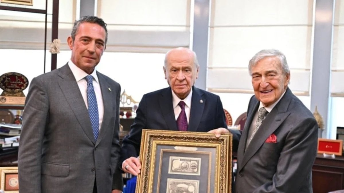 Koç ailesinin Bahçeli’ye hediyesi: Bozkurtlu 5 Türk Lirası banknotu
