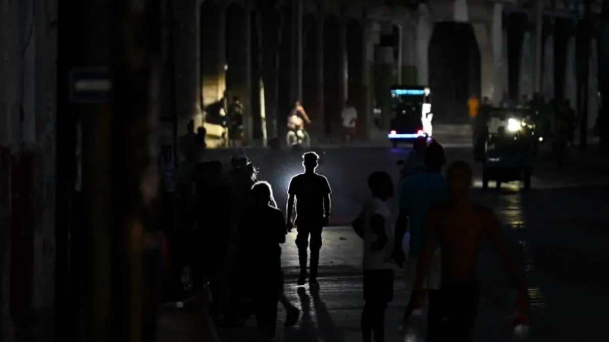 Küba’da protestolar patladı: Halk sokaklara döküldü