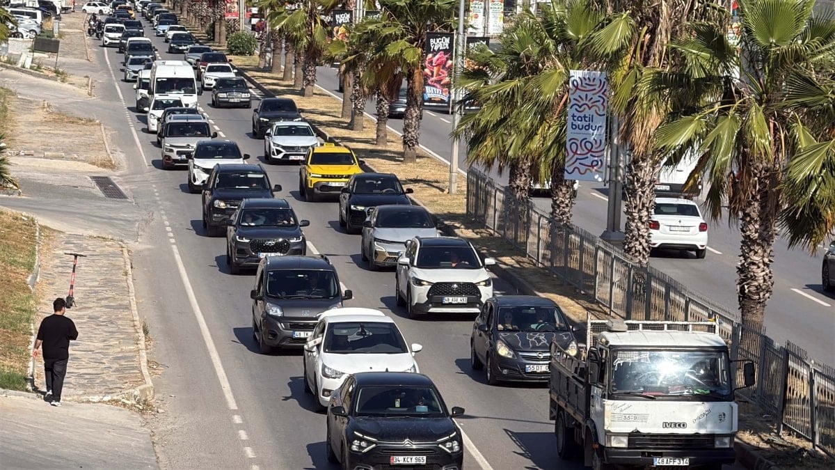 Kurban Bayramı öncesi Bodrum’a tatilci akını: 3 günde 67 bin araç girdi