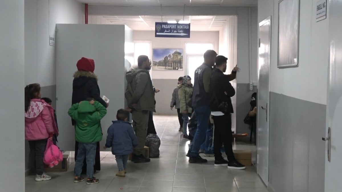 Öncüpınar’da Suriyelilerin gönüllü dönüş yolculuğu sürüyor