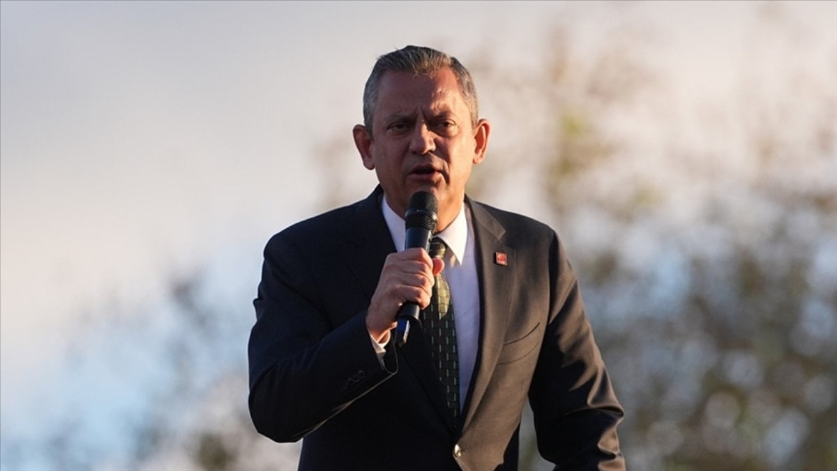 Özgür Özel, görevleri düşen CHP Parti Meclisi üyeleriyle toplantı yaptı